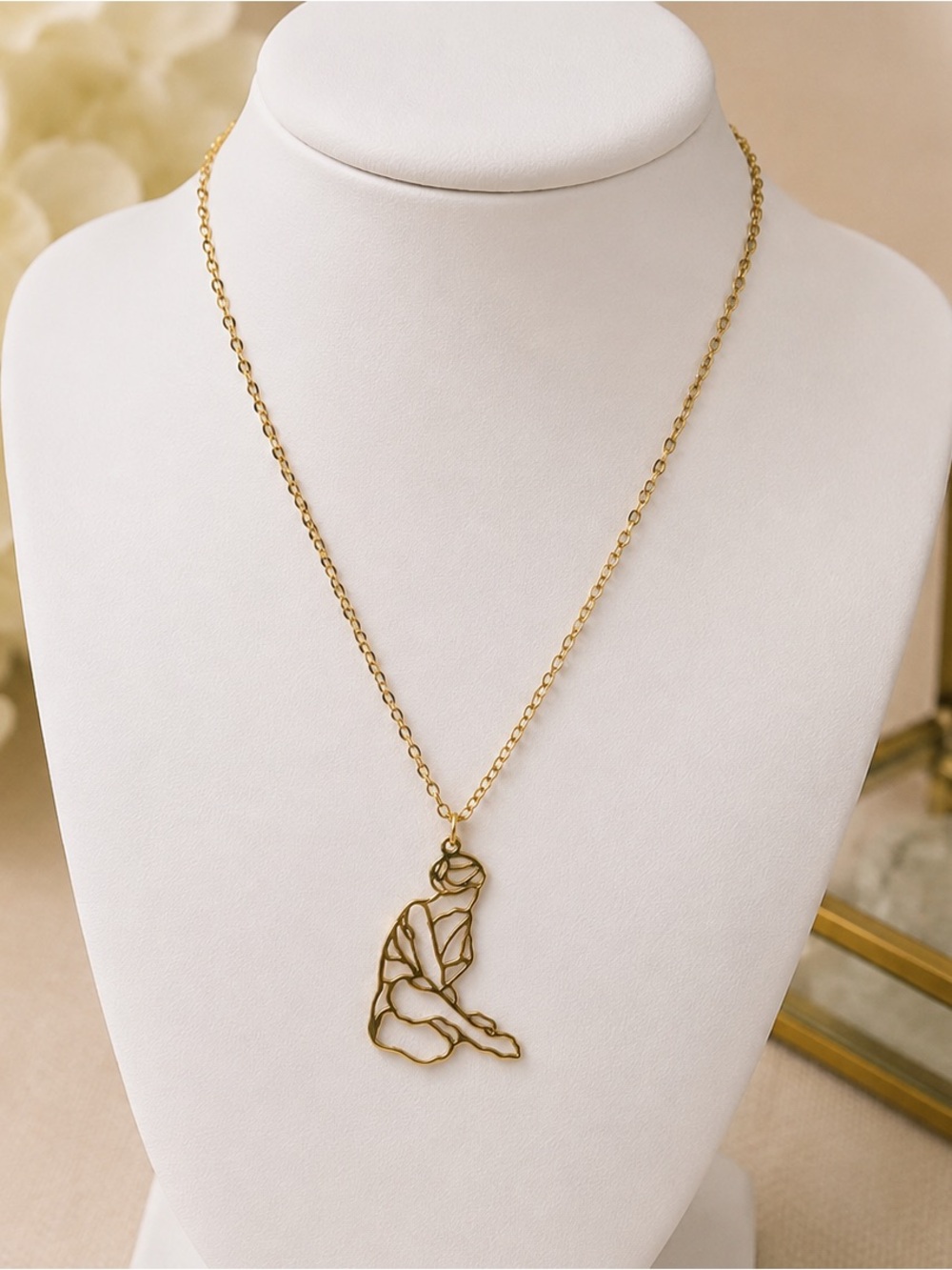 Elegant Gold Outline Pendant Necklace 315L
